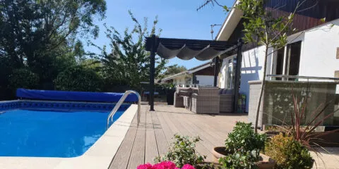 HD Deck Dual decking in oak next to an outdoor swimming pool - Composite Prime