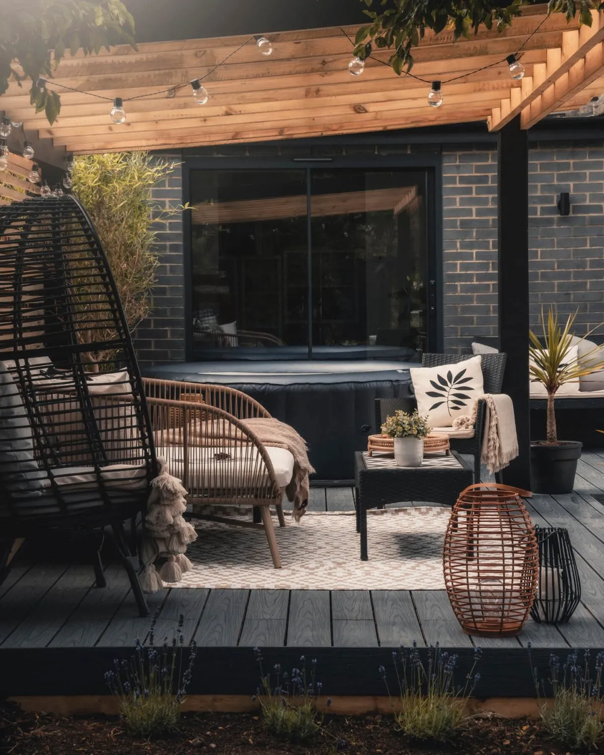 House patio deck in composite slate colour - Composite Prime