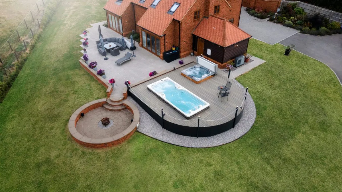 Thame farmhouse patio deck -Composite Prime